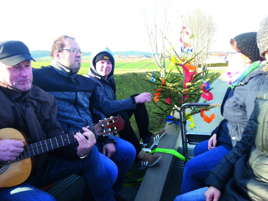 Runde mit Gitarre beim First-Stehlen